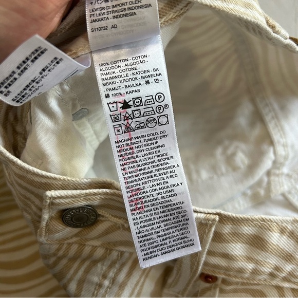 Levi's Women's Cream and White Zebra Print Ribcage Straight Ankle Jeans 31 - Picture 8 of 8